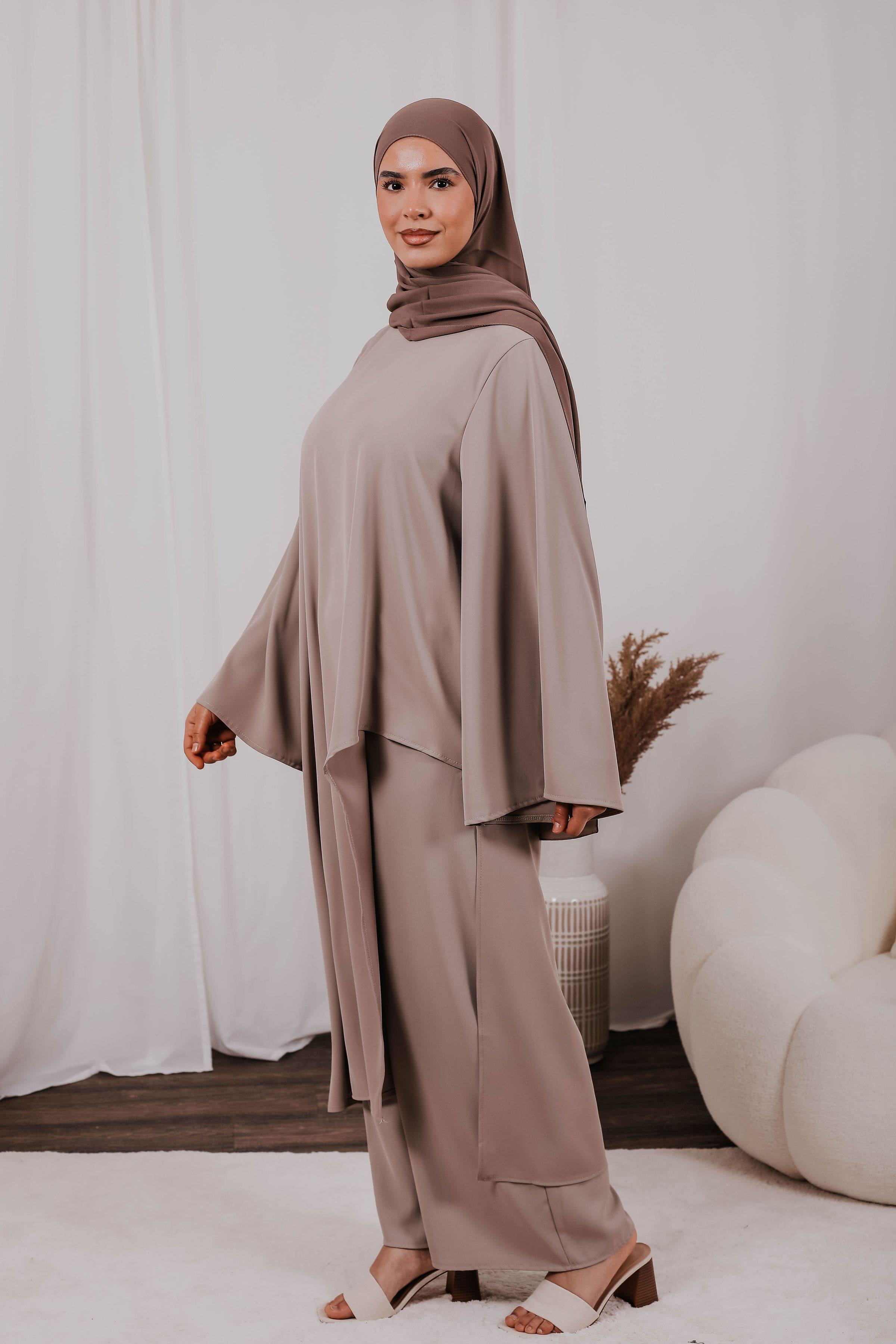 #Farbe_Taupe