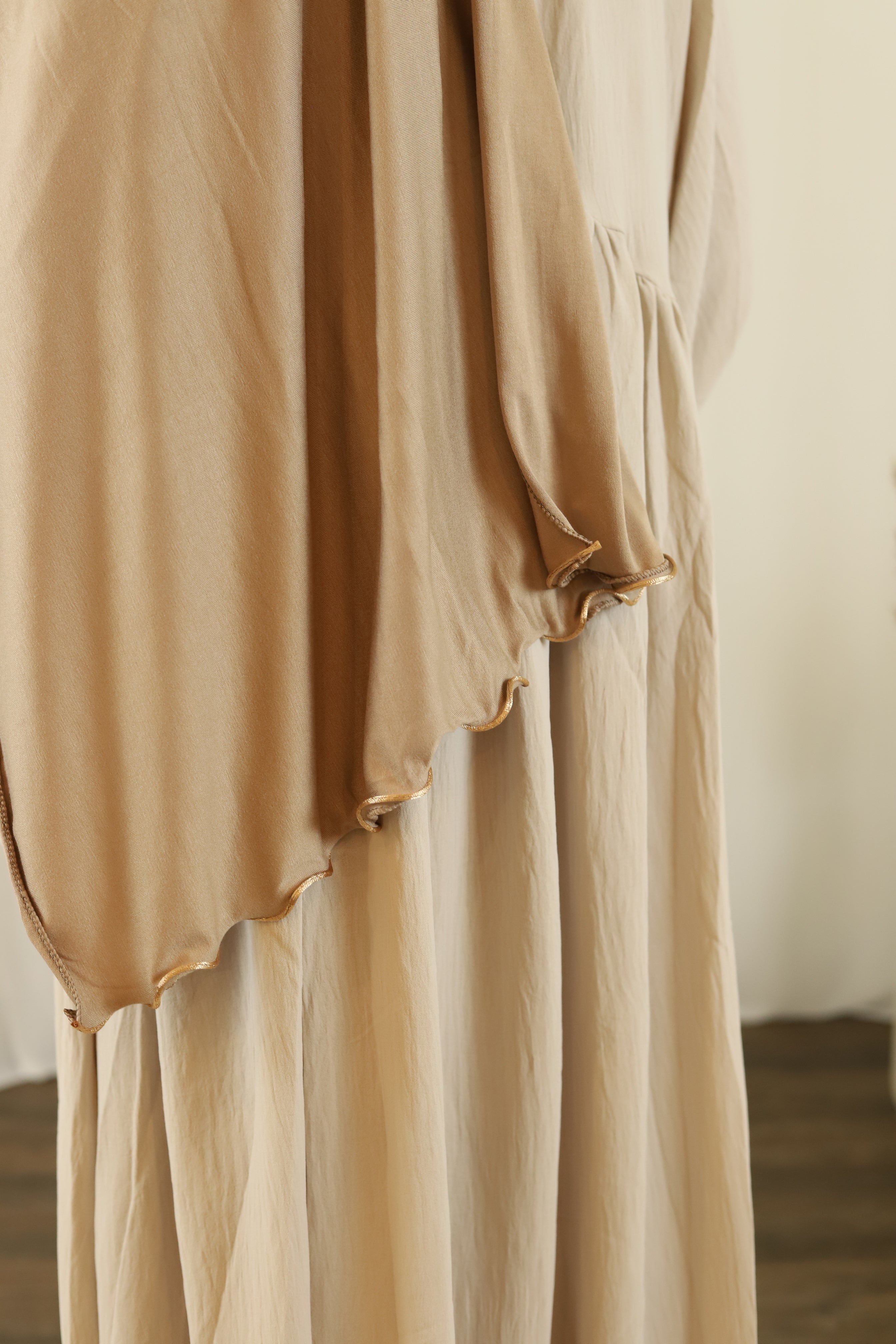 #Farbe_Taupe