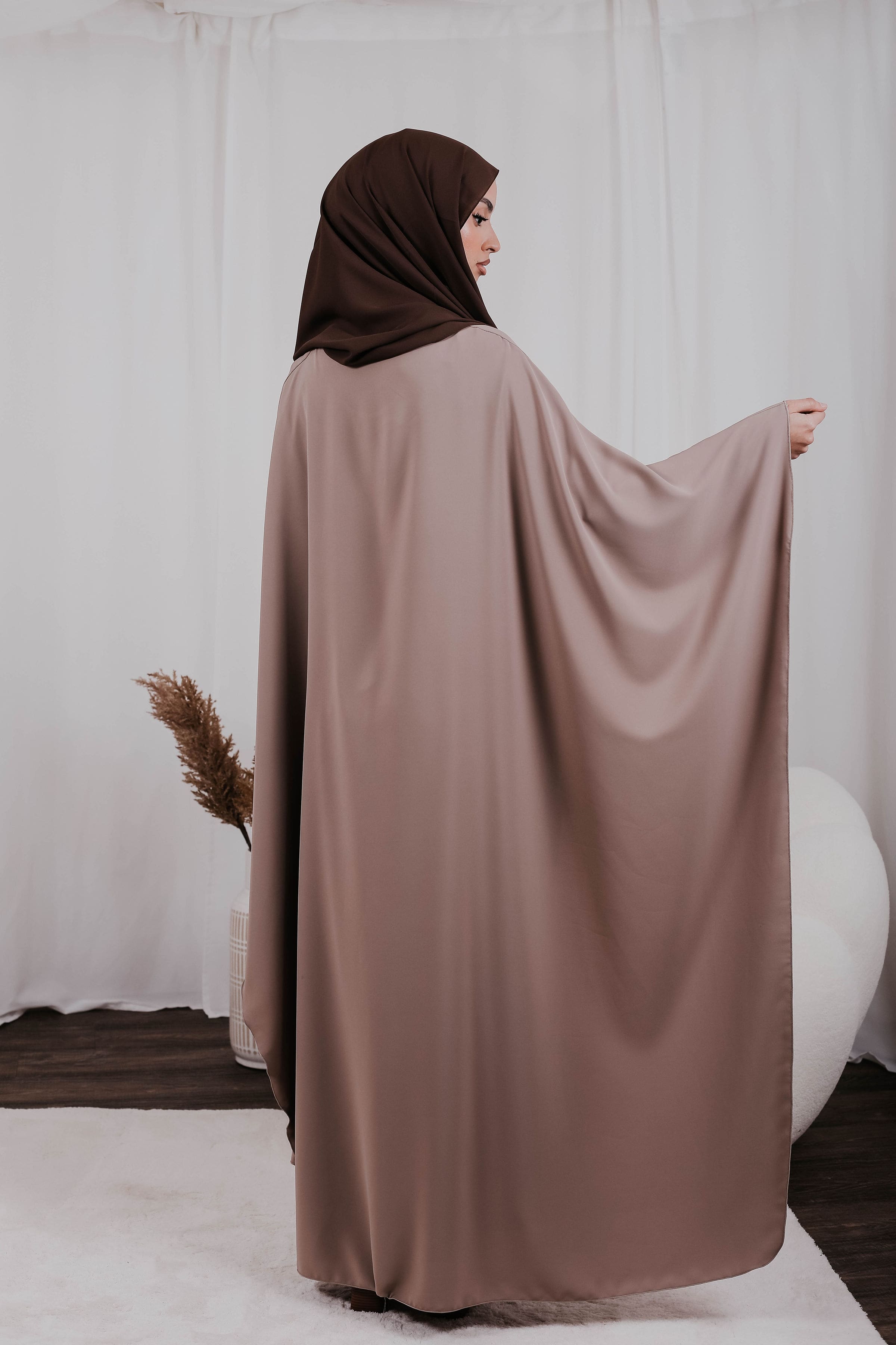 #Farbe_Taupe